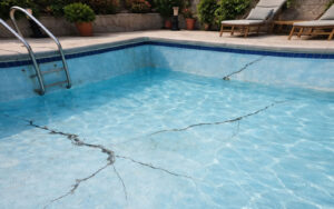 چطور از ترک خوردن استخر در زمستان پیشگیری کنیم؟