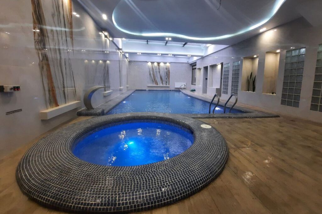 ساخت استخر در شیراز | طراحی، اجرا و هزینه ساخت استخر خانگی و ویلایی